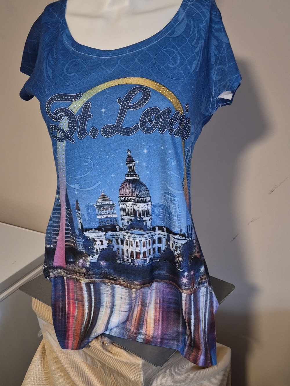 WOMANS sequin St. Louis Scoop Neck Tee - Size 6-8